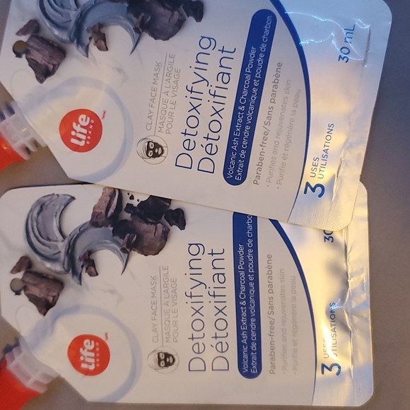 charcoal detoxifying face masks - Picture 3 of 3